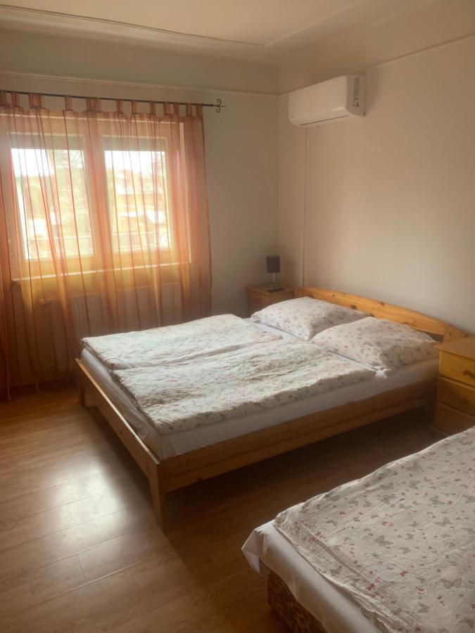 Gabor Aron Apartment Hajdúszoboszló Buitenkant foto